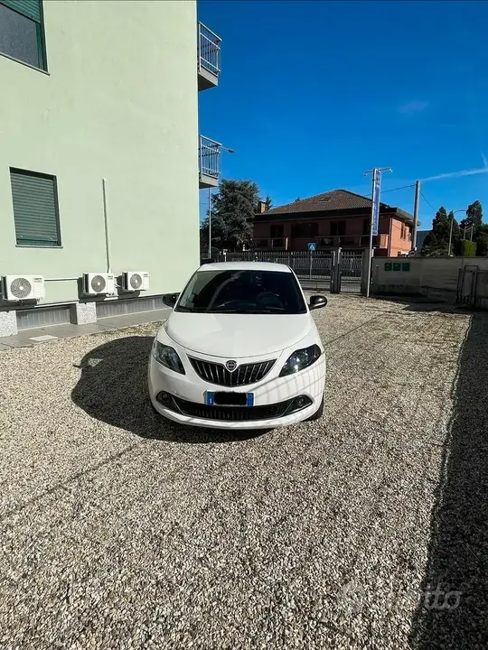 Lancia Ypsilon 2023 photo 2