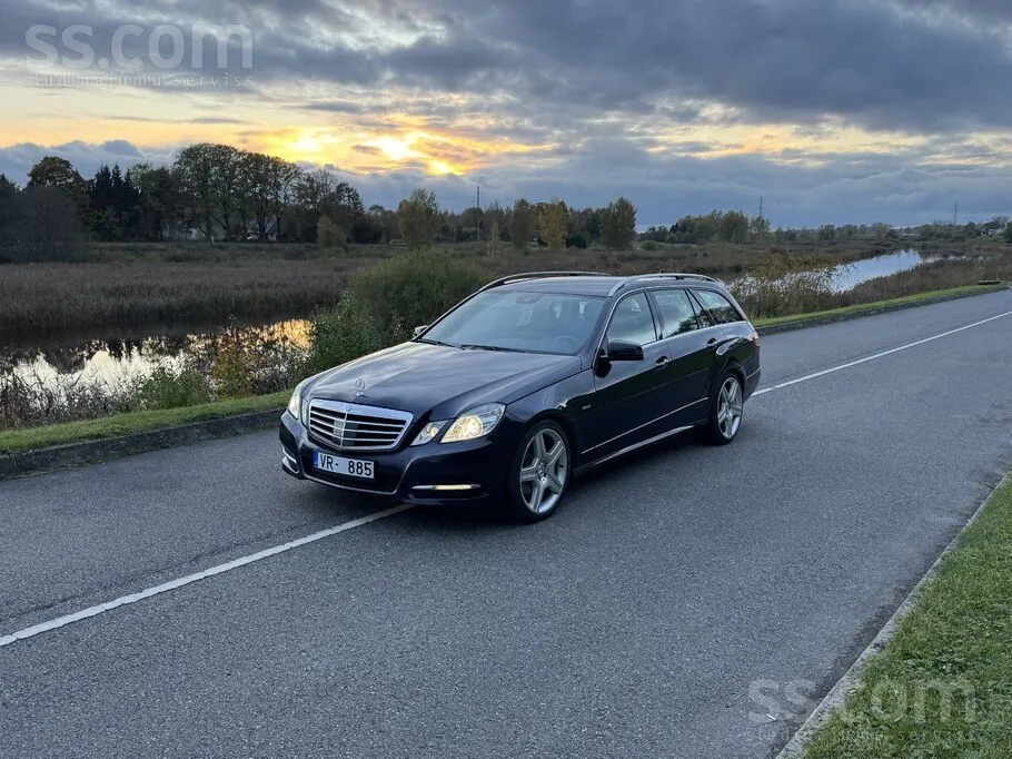 Mercedes-Benz E300 2010 photo 2