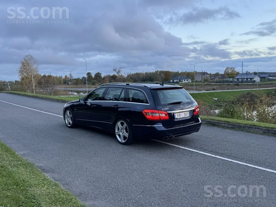 Mercedes-Benz E300 2010 photo 3