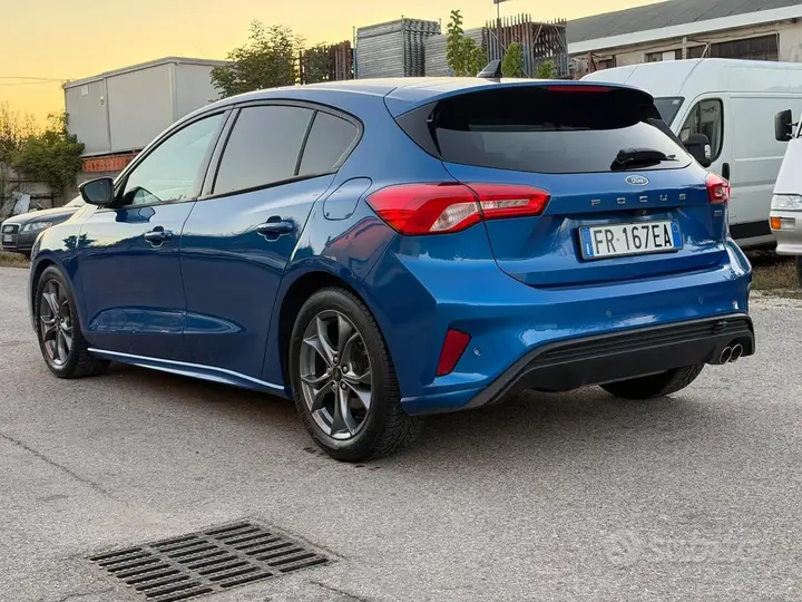 Ford Focus 2018 photo 2