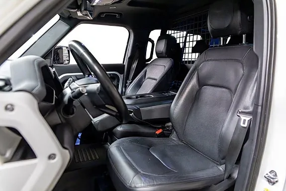 Land Rover Defender 110 2023 photo 3