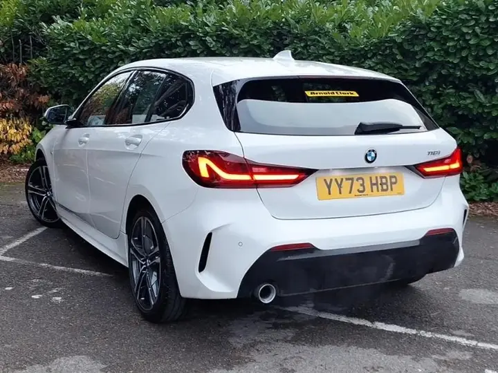 BMW 1 Series 2023 photo 2