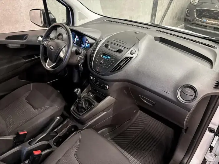 Ford Transit Courier 2023 photo 3