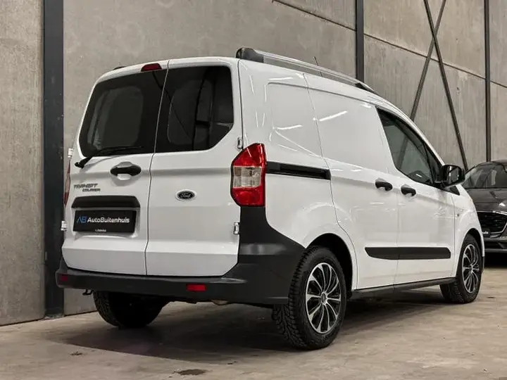 Ford Transit Courier 2023 photo 2