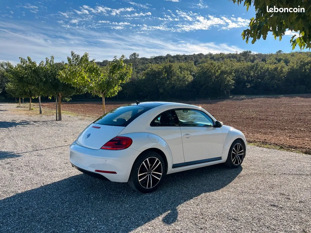 Volkswagen New Beetle 2012 photo 2