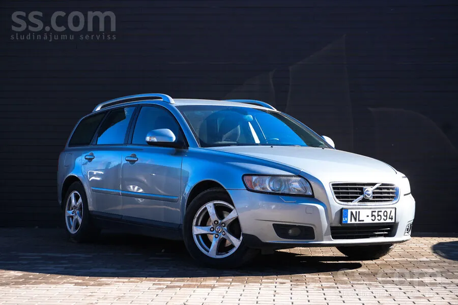 Volvo V50 2009 photo 2
