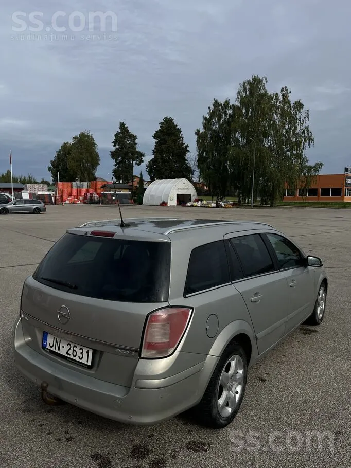 Opel Astra 2009 photo 3