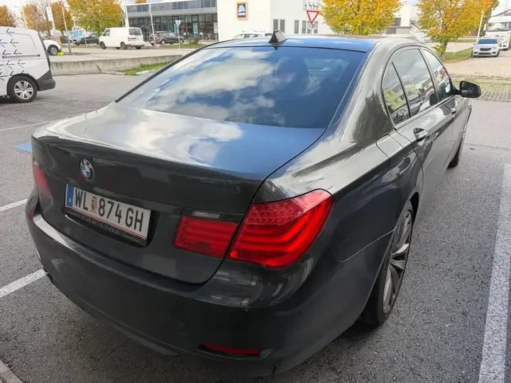 BMW 7 Series 2012 photo 3