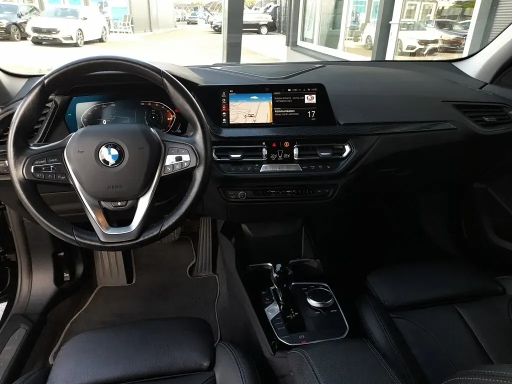 BMW 1 Series 2022 photo 3