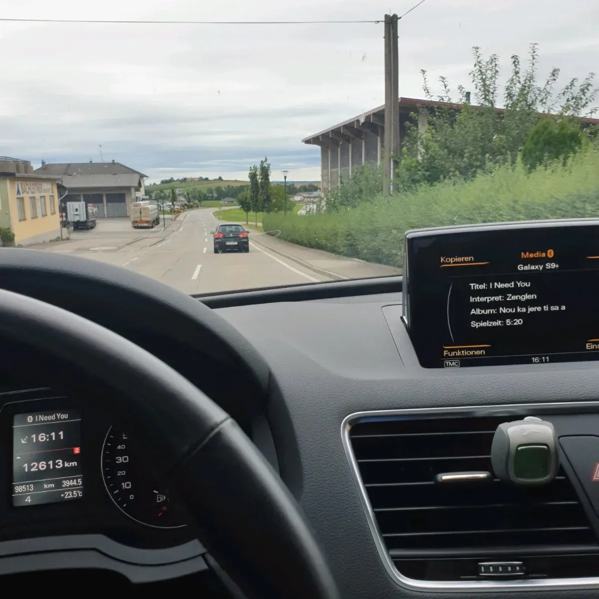Audi Q3 2016 photo 3