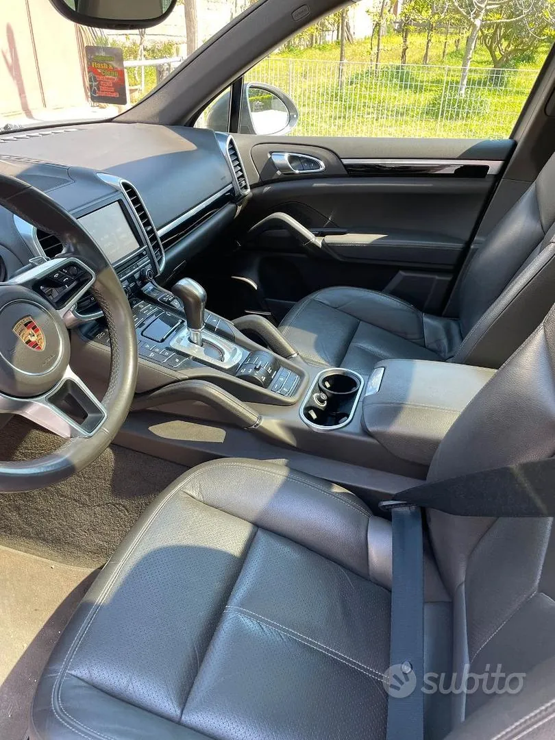 Porsche Cayenne 2016 photo 2
