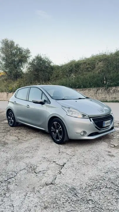 Peugeot 208 2015 photo 3