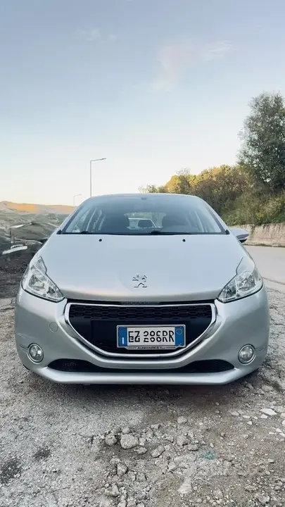 Peugeot 208 2015 photo 4
