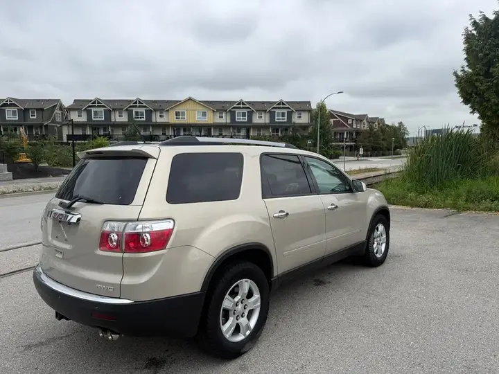 GMC Acadia 2010 photo 4