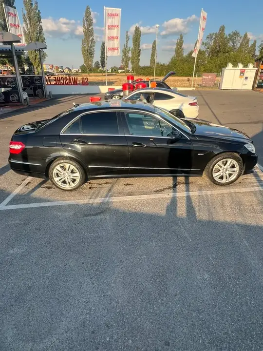 Mercedes-Benz E-Class 2012 photo 2