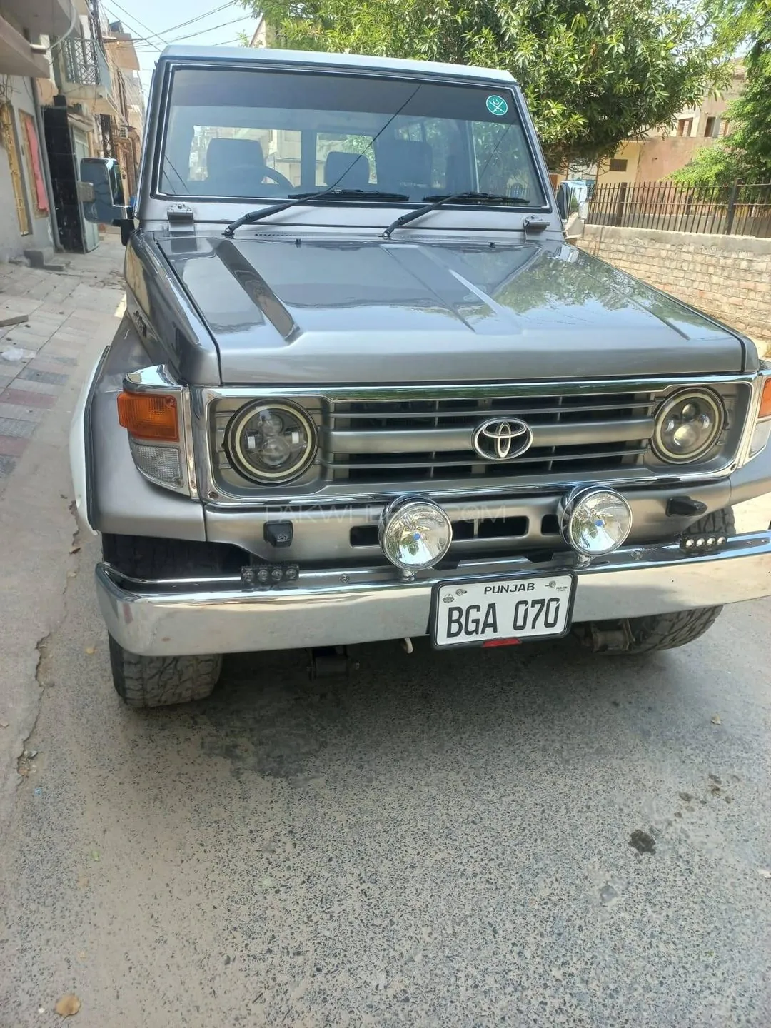 Toyota Land Cruiser