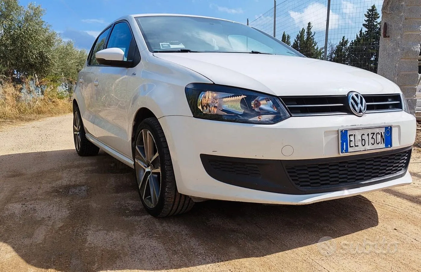 Volkswagen Polo 2012 photo 2