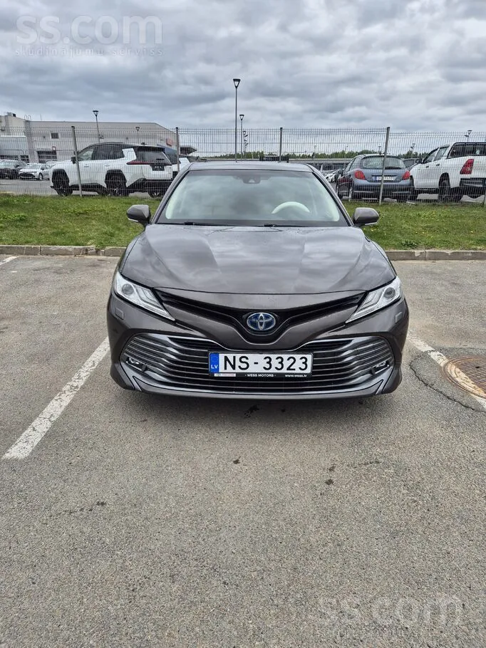 Toyota Camry 2019 photo 2