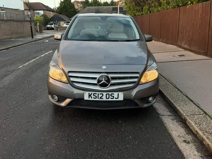Mercedes-Benz B-Class 2012 photo 2
