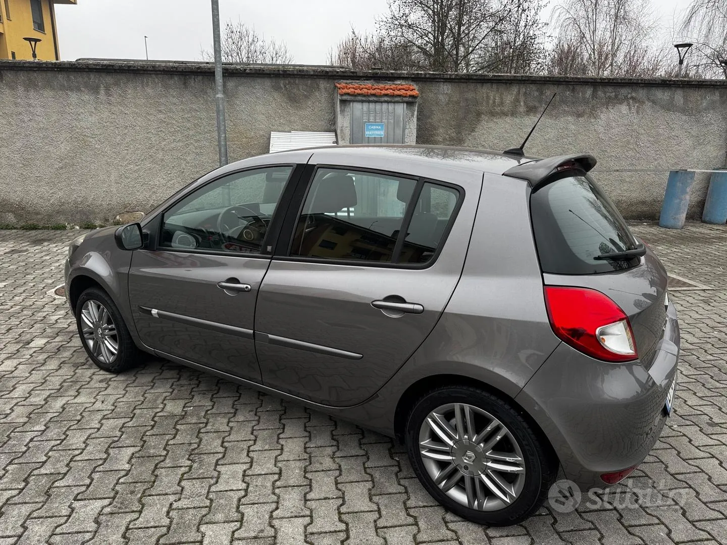 Renault Clio 2010 photo 2