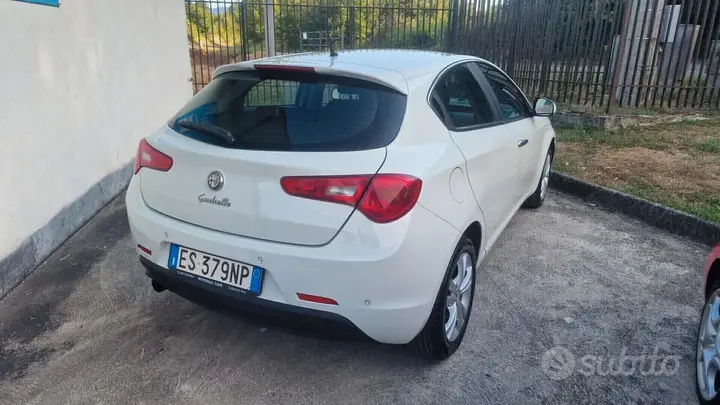 Alfa Romeo Giulietta 2013 photo 3