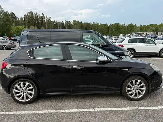 Alfa Romeo Giulietta 2012 photo 3