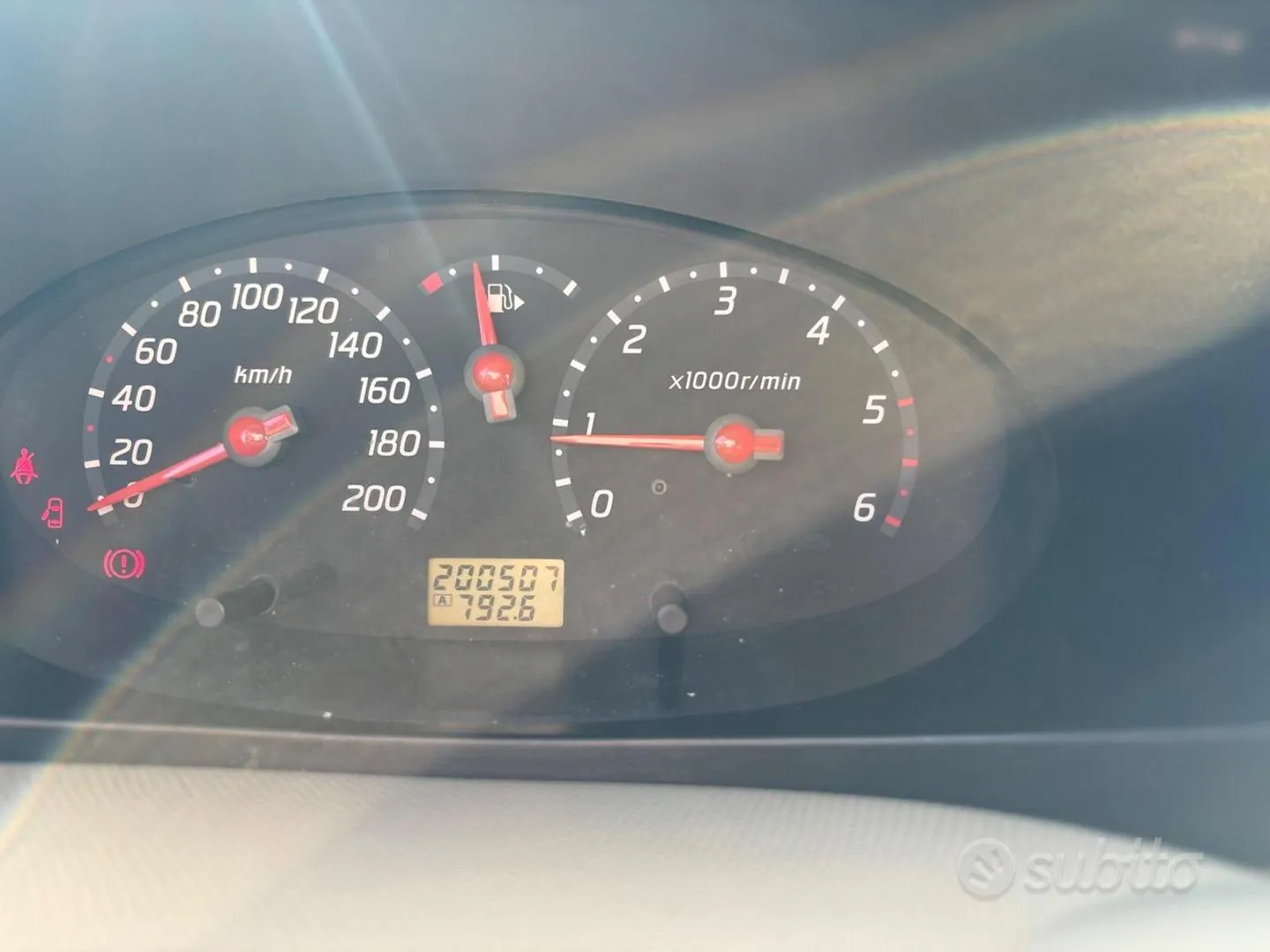 Nissan Micra 2005 photo 4