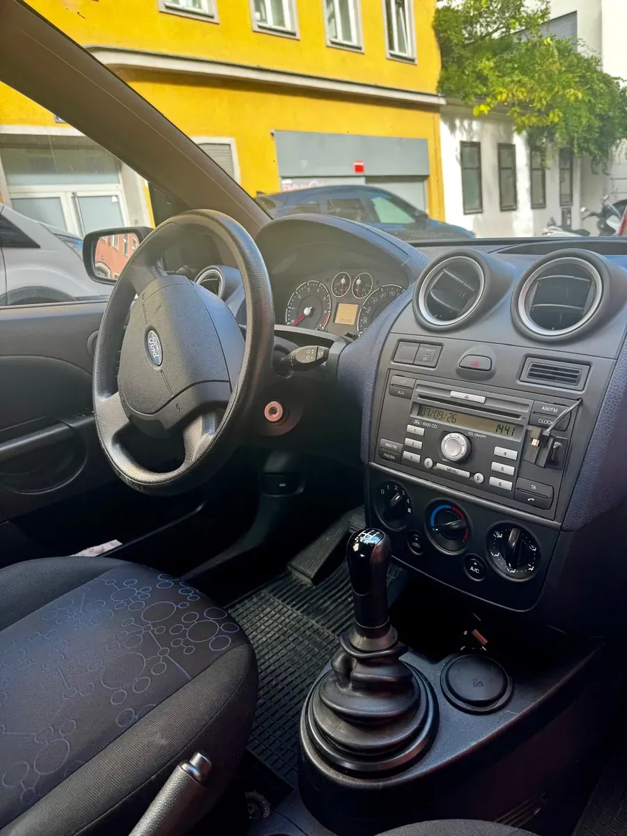 Ford Fiesta 2008 photo 2