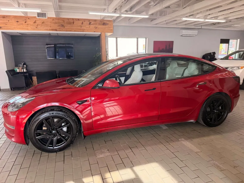 Tesla Model 3 2021 photo 2
