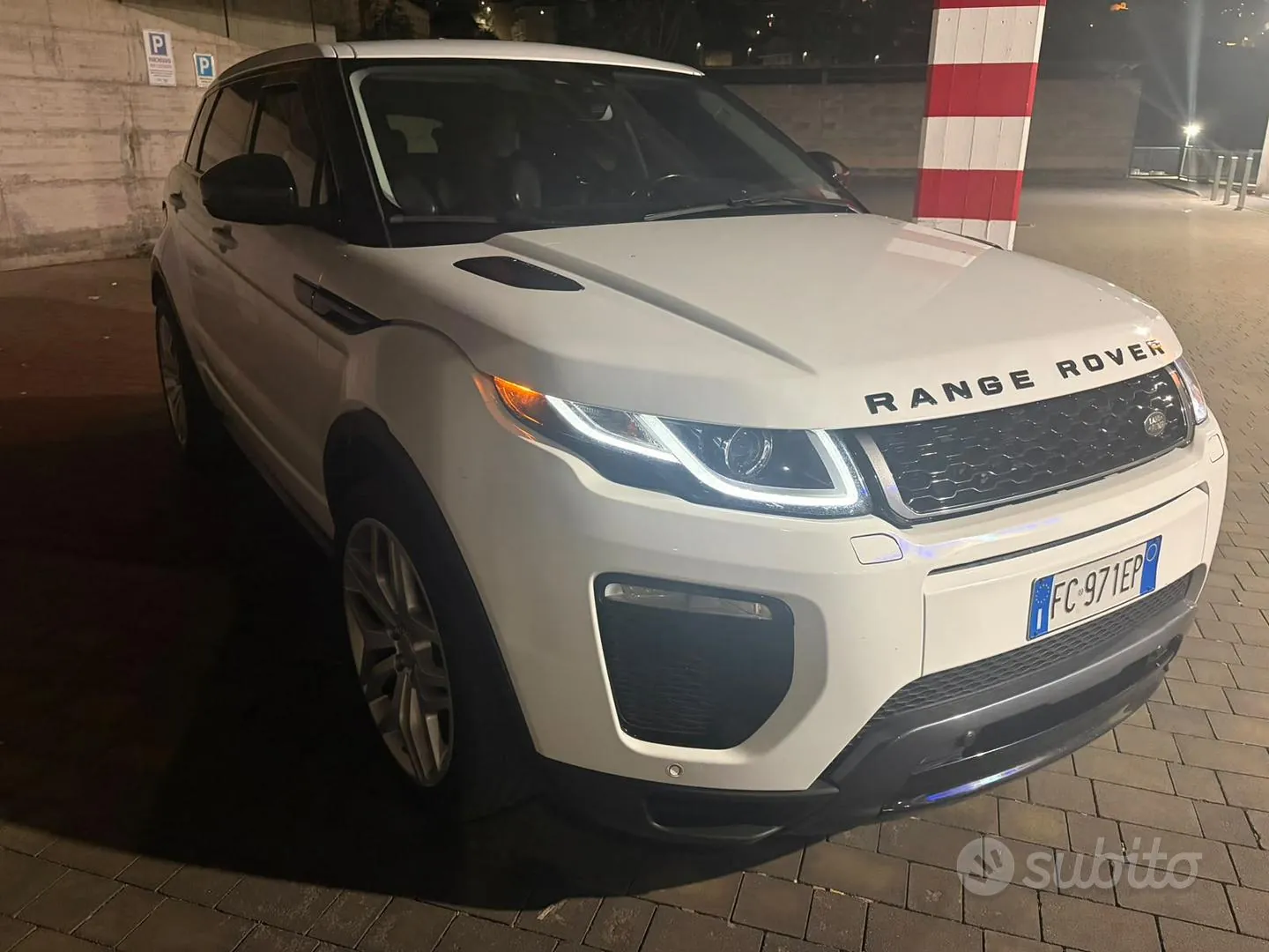 Land Rover Evoque 2016 photo 2