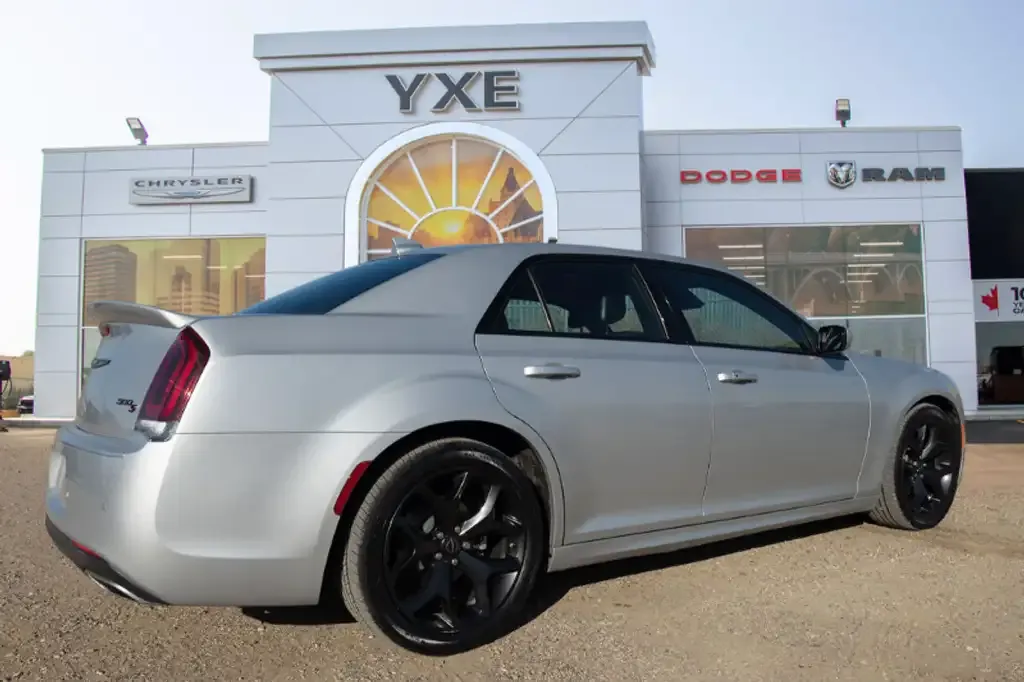 Chrysler 300 2022 photo 5