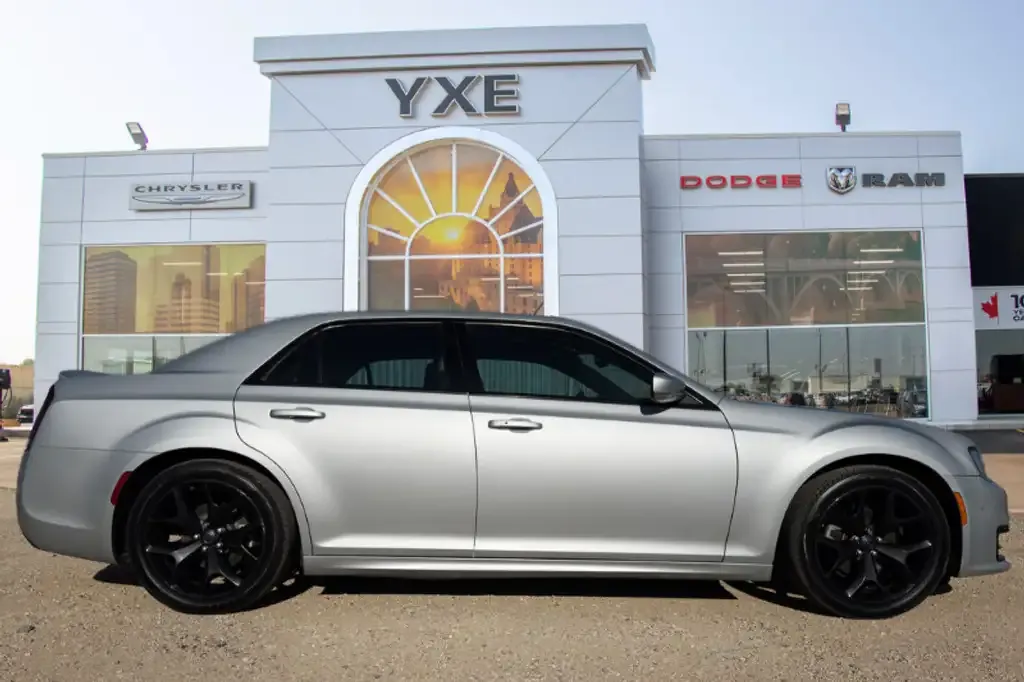 Chrysler 300 2022 photo 4