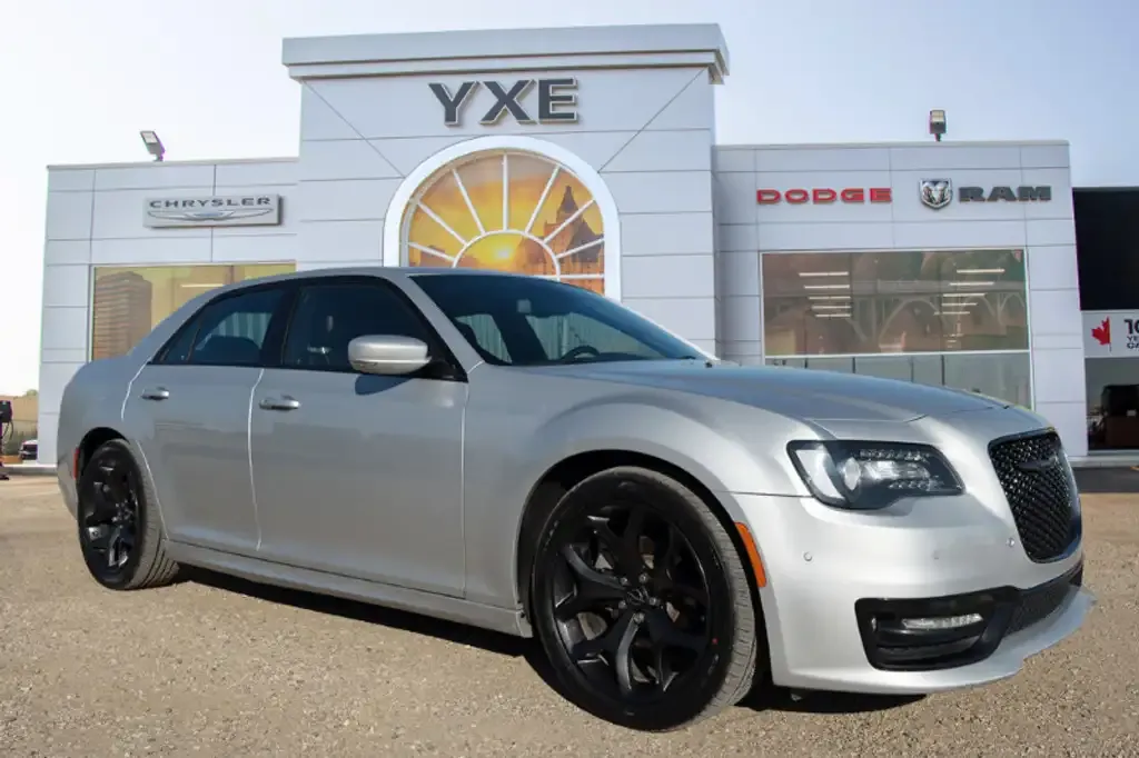 Chrysler 300 2022 photo 3