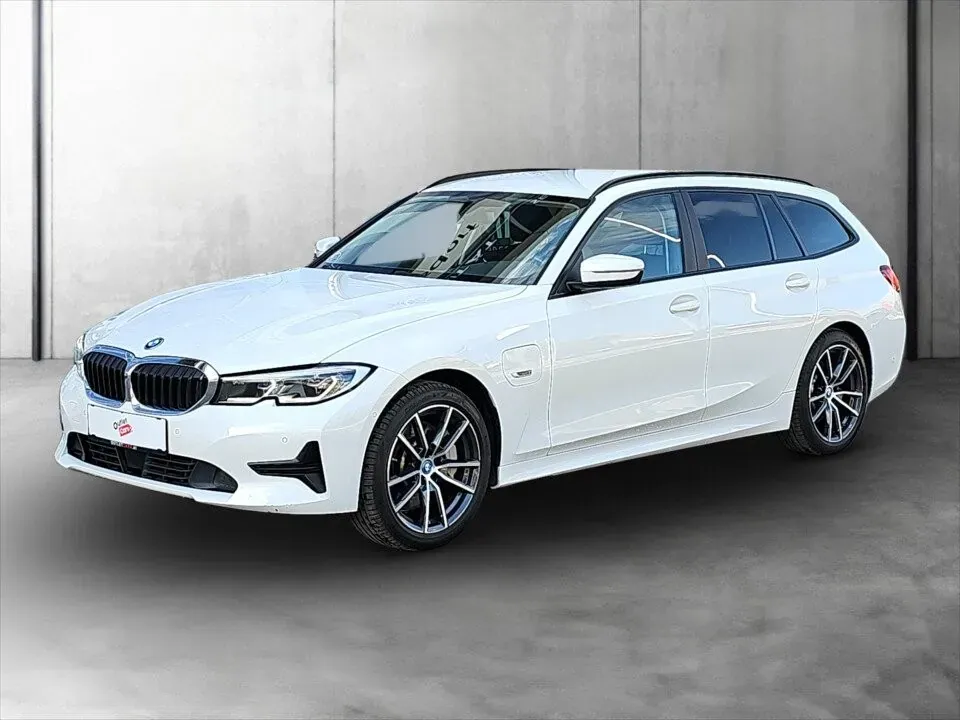 BMW 3 Series 2021 photo 2