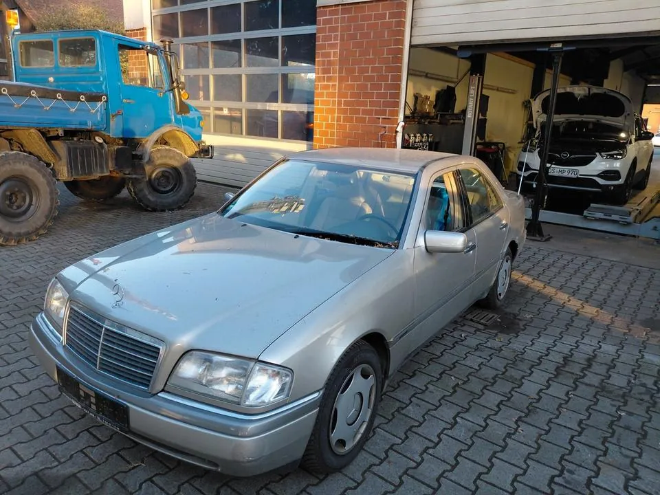 Mercedes-Benz C 180