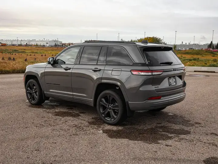 Jeep Grand Cherokee 2027 photo 2