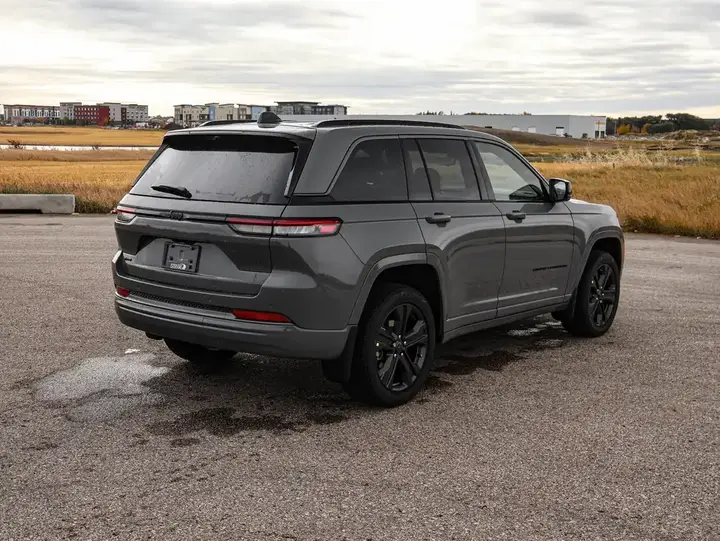Jeep Grand Cherokee 2027 photo 4