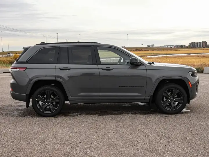 Jeep Grand Cherokee 2027 photo 5