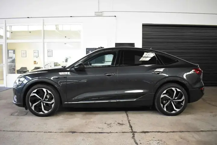 Audi Q8 2023 photo 2