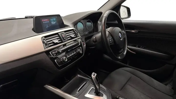 BMW 1 Series 2018 photo 2