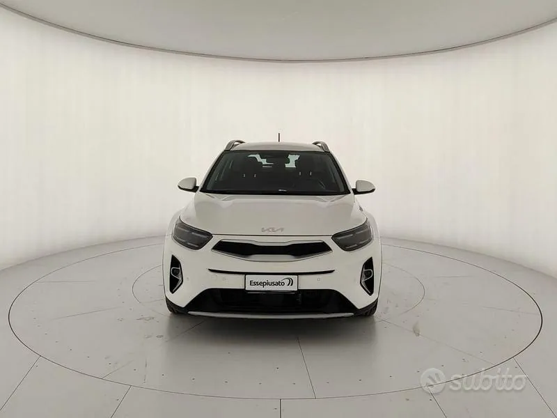 Kia Stonic 2023 photo 3