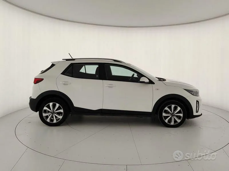 Kia Stonic 2023 photo 5