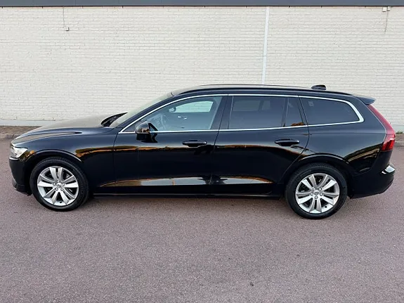Volvo V60 2022 photo 2