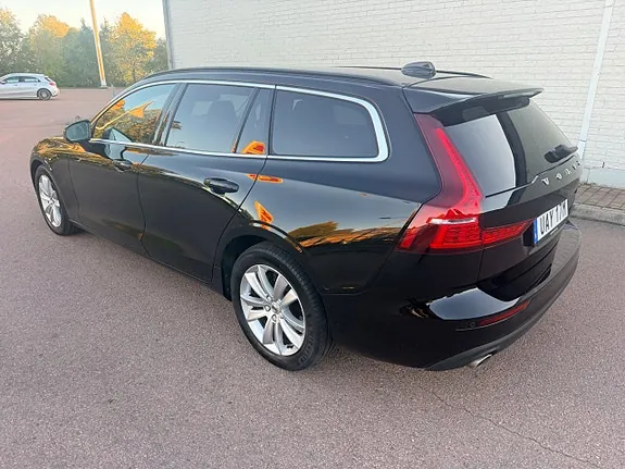 Volvo V60 2022 photo 3