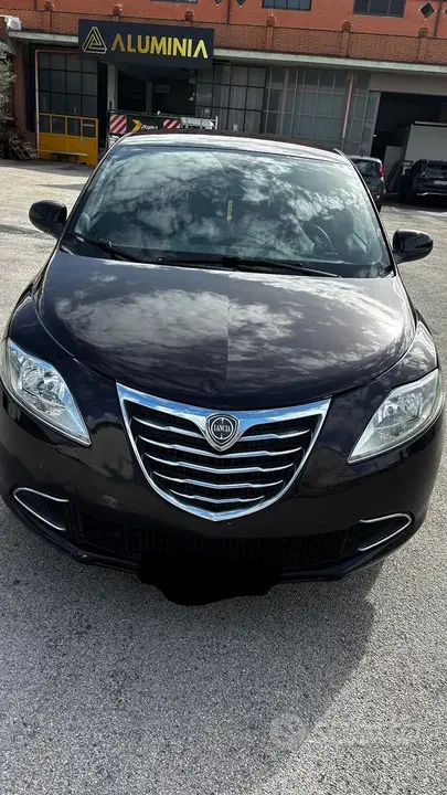 Lancia Ypsilon