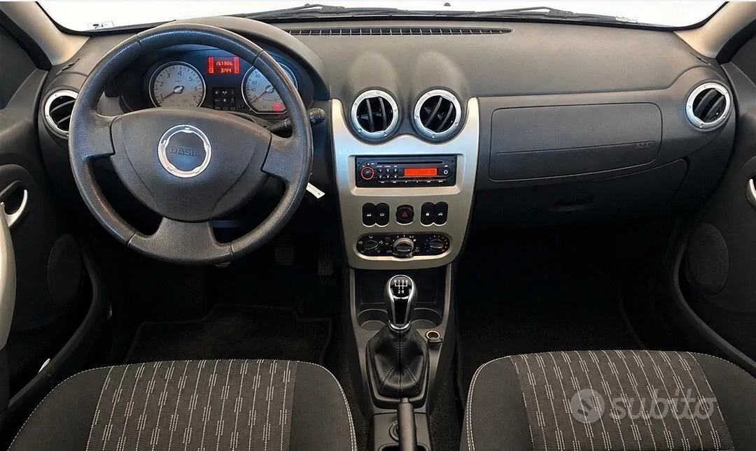 Dacia Sandero 2012 photo 2