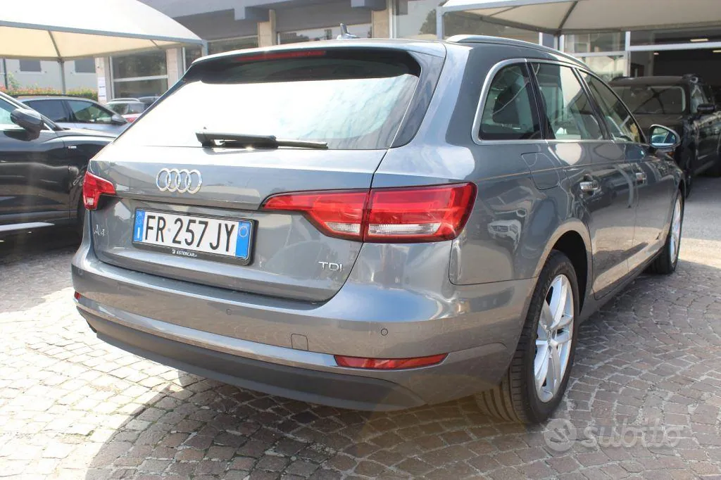 Audi A4 2018 photo 2