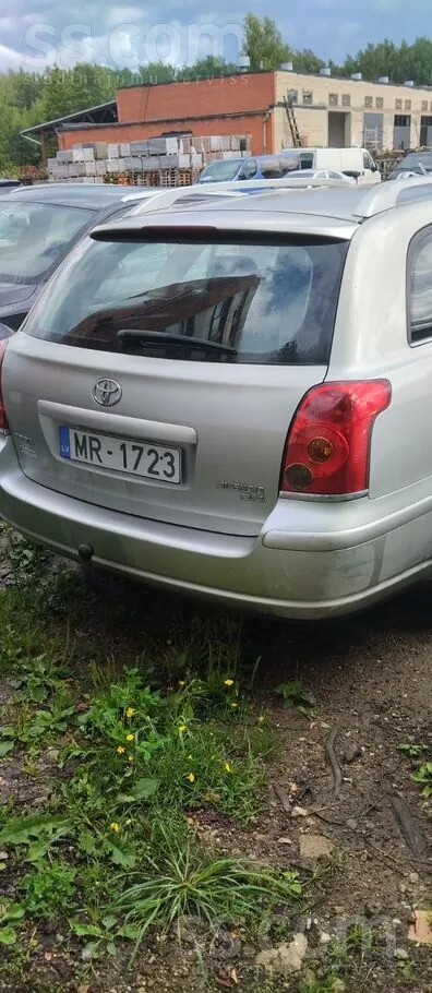 Toyota Avensis 2004 photo 2