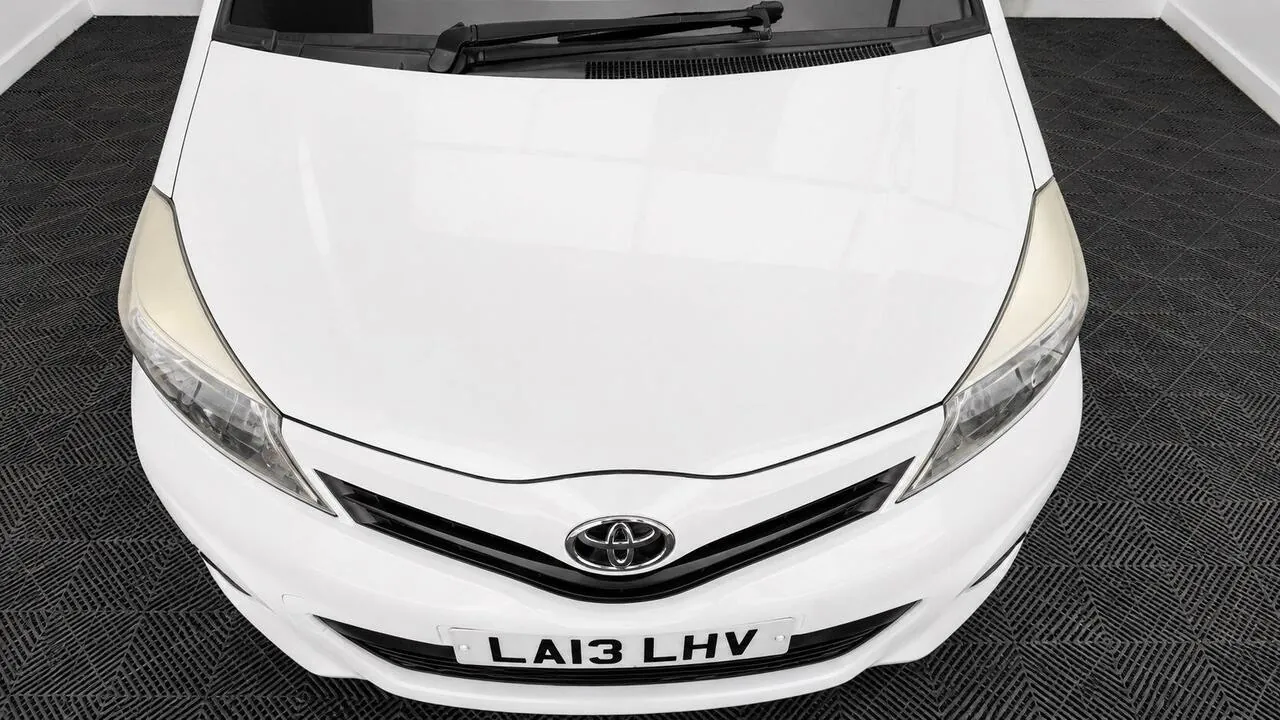 Toyota Yaris 2013 photo 5