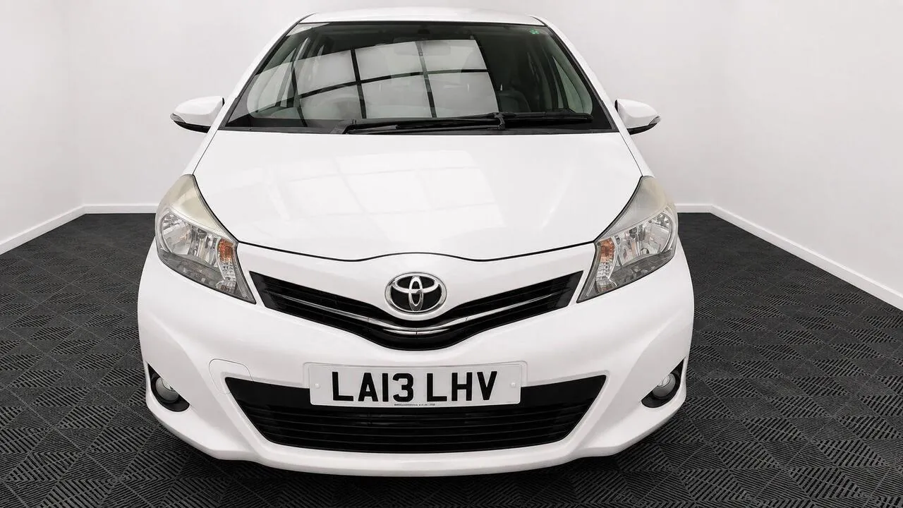 Toyota Yaris 2013 photo 3